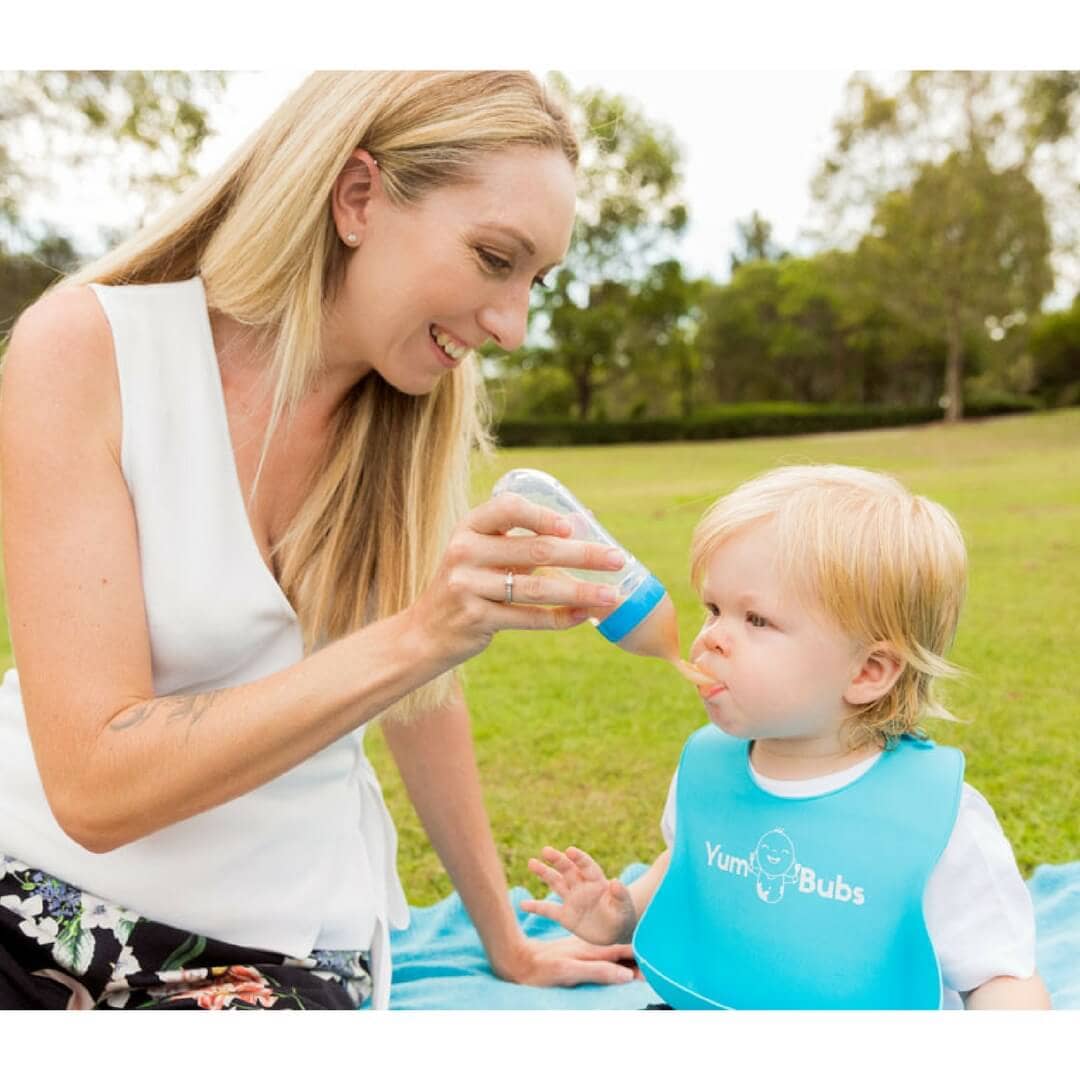 https://www.lulubellaskitchen.com/cdn/shop/products/Yumbubs_silicone_squeeze_spoon_feeder_for_baby_food_1080x_7c279d18-1c5a-4f0f-8852-7603833234d5.jpg?v=1615980449